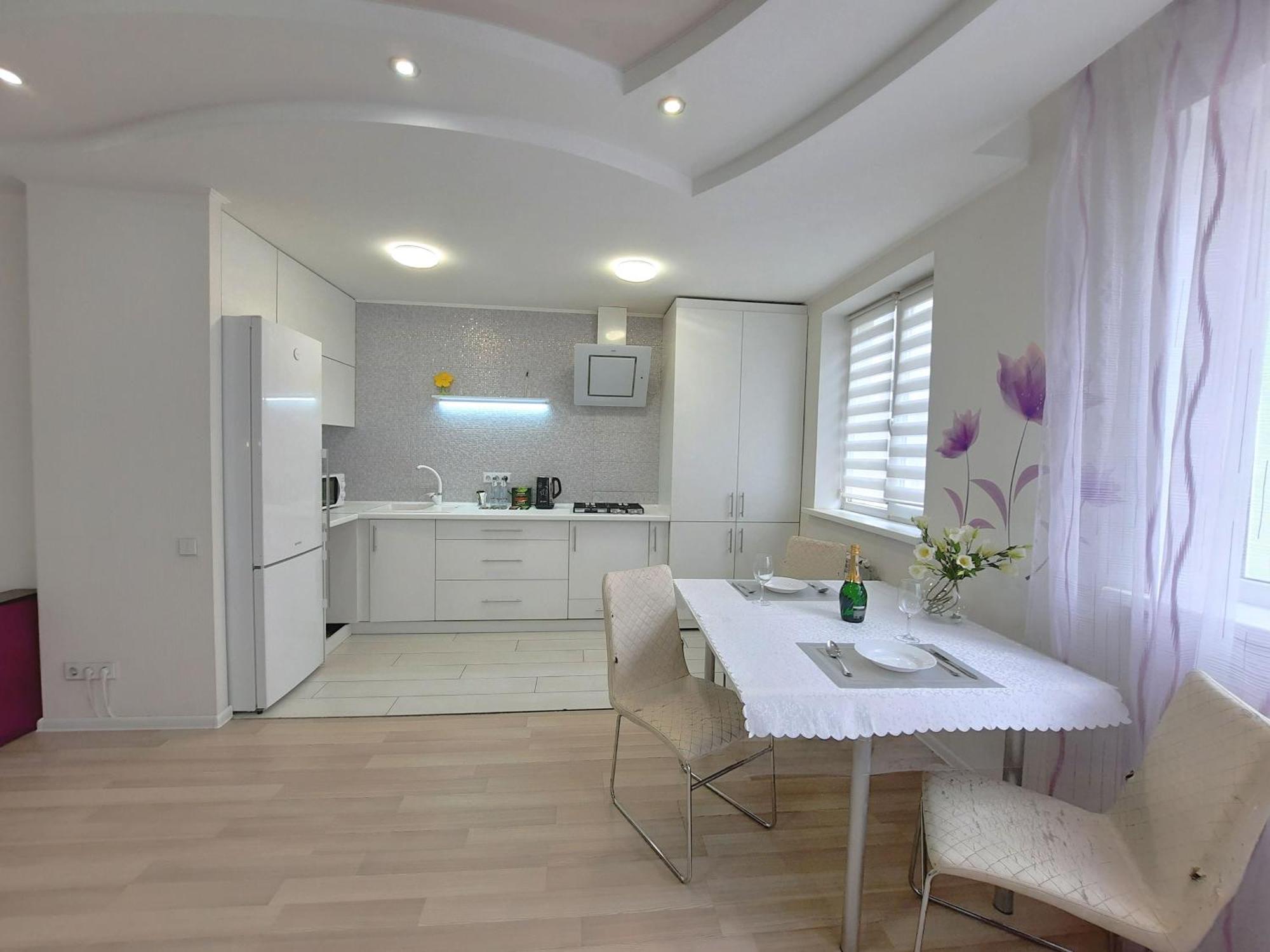 Alex Apartment Сеть апартаментов Бесконтактное заселение 24-7 Полтава Номер фото